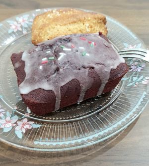 red velvet poundcake at Shalom Veggie - 샬롬베지 in Seoul