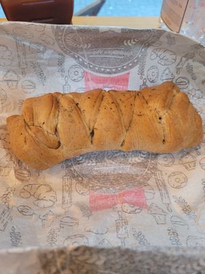pão com cerveja preta e recheio de linguiça, tofupiry e queijo de castanha at Barletta in Rio De Janeiro
