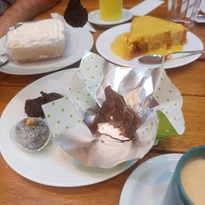 Torta de limão, brigadeiro, cajuzinho, pudim de milho com creme de milho e goiabada, e marshmallow vegano coberto com chocolate.  at Barletta in Rio De Janeiro