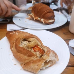 Pão com queijo azul, cogumelos e tomate seco + sanduba de croissant recheado com queijo fresco vegano, cenoura ralada e cebolinha. at Barletta in Rio De Janeiro