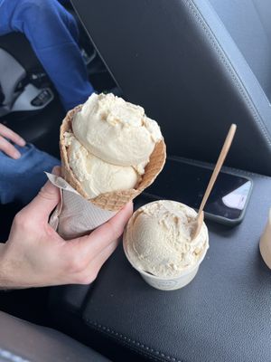 Pinacolada ( left) vanilla ( right)   at Vegan Scoops in Kissimmee