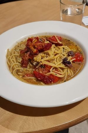 Pomodoro crudo pasta (tomato and garlic) at Real Food 真食 - Orchard in Central Singapore