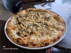 Mushrooms pizza at Real Food 真食 - Orchard in Central Singapore
