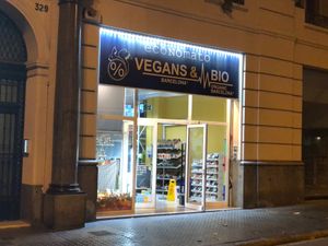 Entrada de la tienda at COCO VEGANS | Antes VEGANS & BIO in Barcelona