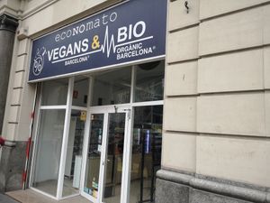 Outside at COCO VEGANS | Antes VEGANS & BIO in Barcelona