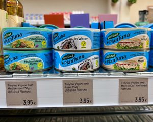 Types of vegan "tuna" at COCO VEGANS | Antes VEGANS & BIO in Barcelona