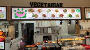 Stall front and signboard at Perfect Vegetarian 圓滿素食 - Tiong Bahru in Central Singapore