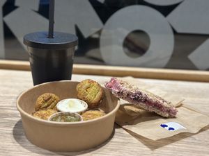 Shake - veggie snacks-   at Nom Nom Nom - Haarlemmerdijk in Amsterdam