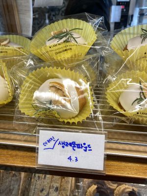 Fresh lemon pound cakes  at A Hope Ssal - 아홉쌀 in Gyeonggi-do