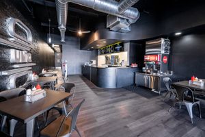  at UNiQ Burger in Scottsdale