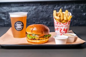  at UNiQ Burger in Scottsdale