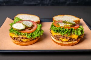  at UNiQ Burger in Scottsdale