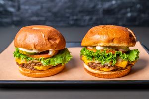  at UNiQ Burger in Scottsdale