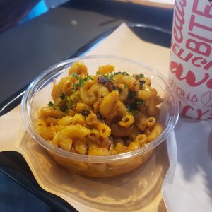 Buffalo mac & cheese at UNiQ Burger in Scottsdale