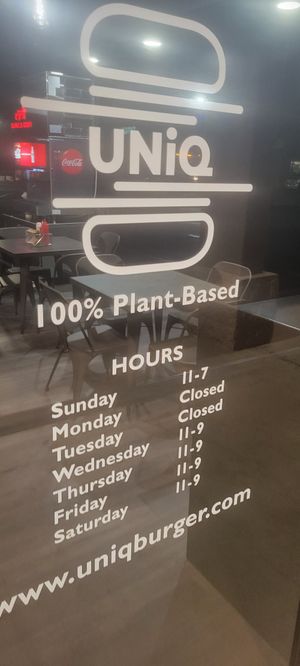Hours and front door at UNiQ Burger in Scottsdale