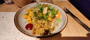 Légumes, quinoa et semola at Verdō in Brussels