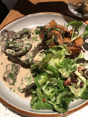 Seitan with mushrooms and potatoes   at Verdō in Brussels