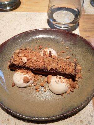 snickers cake with tonkacream at Verdō in Brussels