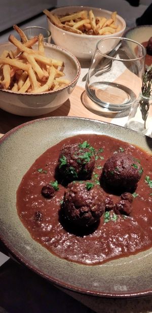 Boulets à la liégeoise at Verdō in Brussels