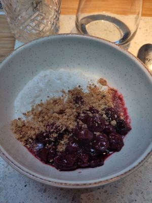 Riz au lait de coco, vanille, cerises noires at Verdō in Brussels