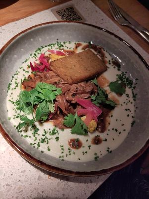 Pulled pork de pleurotes, polenta, mousseline de persil racine at Verdō in Brussels