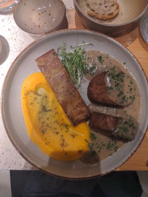 Seitan with purée and potatoes at Verdō in Brussels