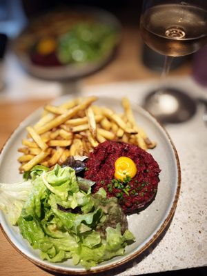 Tartare frites at Verdō in Brussels