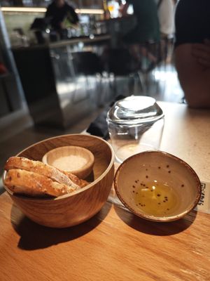 Bread with olive oil and salt at Verdō in Brussels
