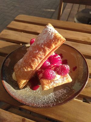 Puff pastry with vanilla cream at Verdō in Brussels