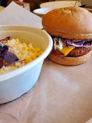 BBQ Burger & Mac n Cheese (both soooo good!) #Veganuary at ChagaRoot in Las Vegas