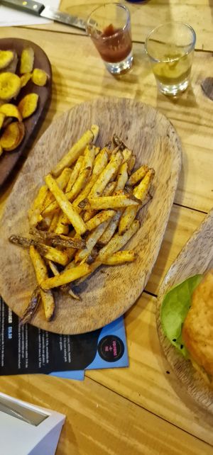 Extra cut fries at Vegano O No in Panama City