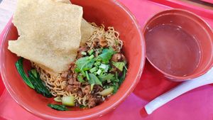 Signature Vegan Mushroom Sarawak Kolo Dry Noodle at Yi Su Pin 一素品 - Chinatown in Central Singapore