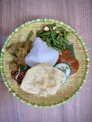 Nasir Lemak 椰漿飯 top down view   at Yi Su Pin 一素品 - Chinatown in Central Singapore