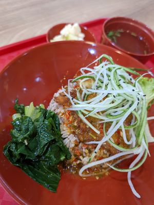 Thai sauce crispy chicken brown rice at Yi Su Pin 一素品 - Chinatown in Central Singapore