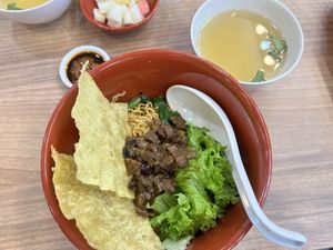 Signature Sarawak kolo dry noodles 7.5/10  at Yi Su Pin 一素品 - Chinatown in Central Singapore