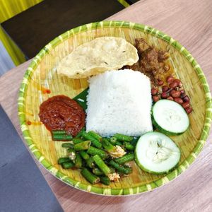 Nasi Lemak at Yi Su Pin 一素品 - Chinatown in Central Singapore