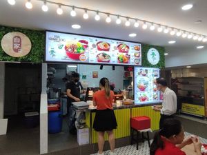 Stall front at Yi Su Pin 一素品 - Chinatown in Central Singapore