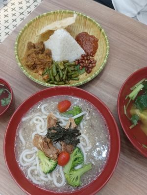 Vegan udon and nasi lemak at Yi Su Pin 一素品 - Chinatown in Central Singapore