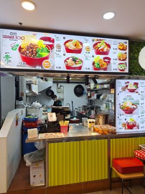 Restaurant at Yi Su Pin 一素品 - Chinatown in Central Singapore