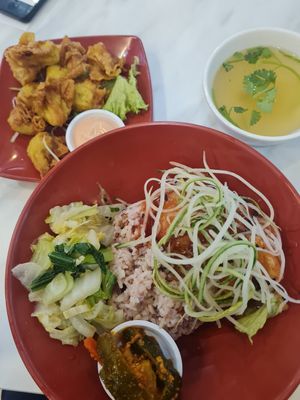 Sweet n sour Monkeyhead mushrom And Fried wanton at Yi Su Pin 一素品 - Chinatown in Central Singapore