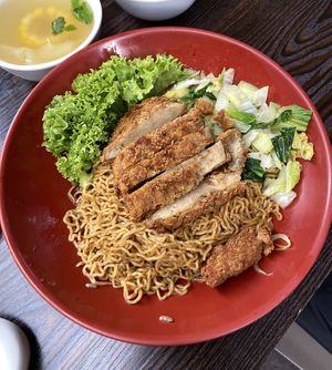 crispy chop kolo mee (with extra noodles)  at Yi Su Pin 一素品 - Chinatown in Central Singapore