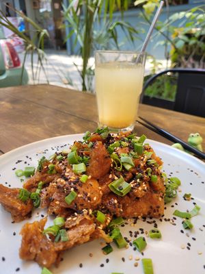 No pollo a la naranja y Ginger Ale  #Veganuary at Vegan Ramen Mei - Condesa in Mexico City