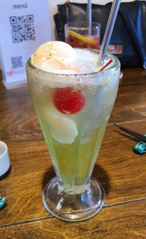 Melon soda con heladito, dulce sin ser empalagosa y refrescante! La amé   at Vegan Ramen Mei - Condesa in Mexico City