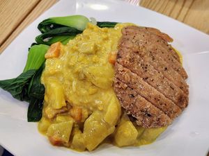 Veggie Pork Chop Curry Rice 咖哩素黑椒朱扒飯 (Photo by Siu Wing Wing) at Veggie Sincere - 善祥素食 in New Territories