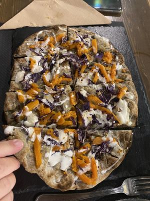 Pinsa Messico con zucca al rosmarino, cavolo rosso peperoncino a fettine e strachicco  at Veghometro in Rome