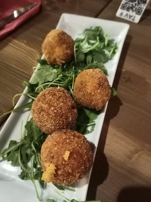 Supplì e crocchette at Veghometro in Rome