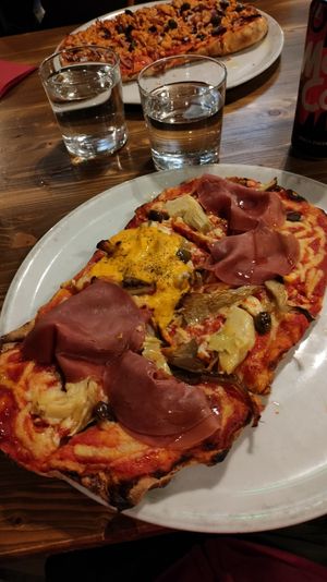 Capricciosa pinse at Veghometro in Rome