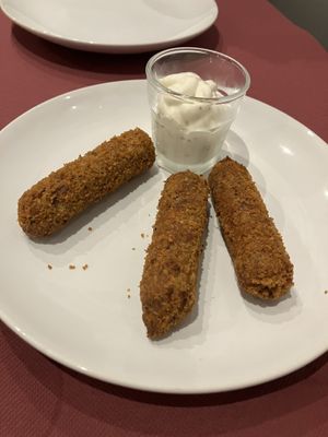 Croquetes com maionese de alho / "Croquetes” with garlic mayo   at The Den - A plant-based experience in Oeiras