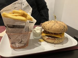 Burguer american style  at The Den - A plant-based experience in Oeiras
