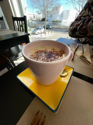 Coffee and milk at The Den - A plant-based experience in Oeiras